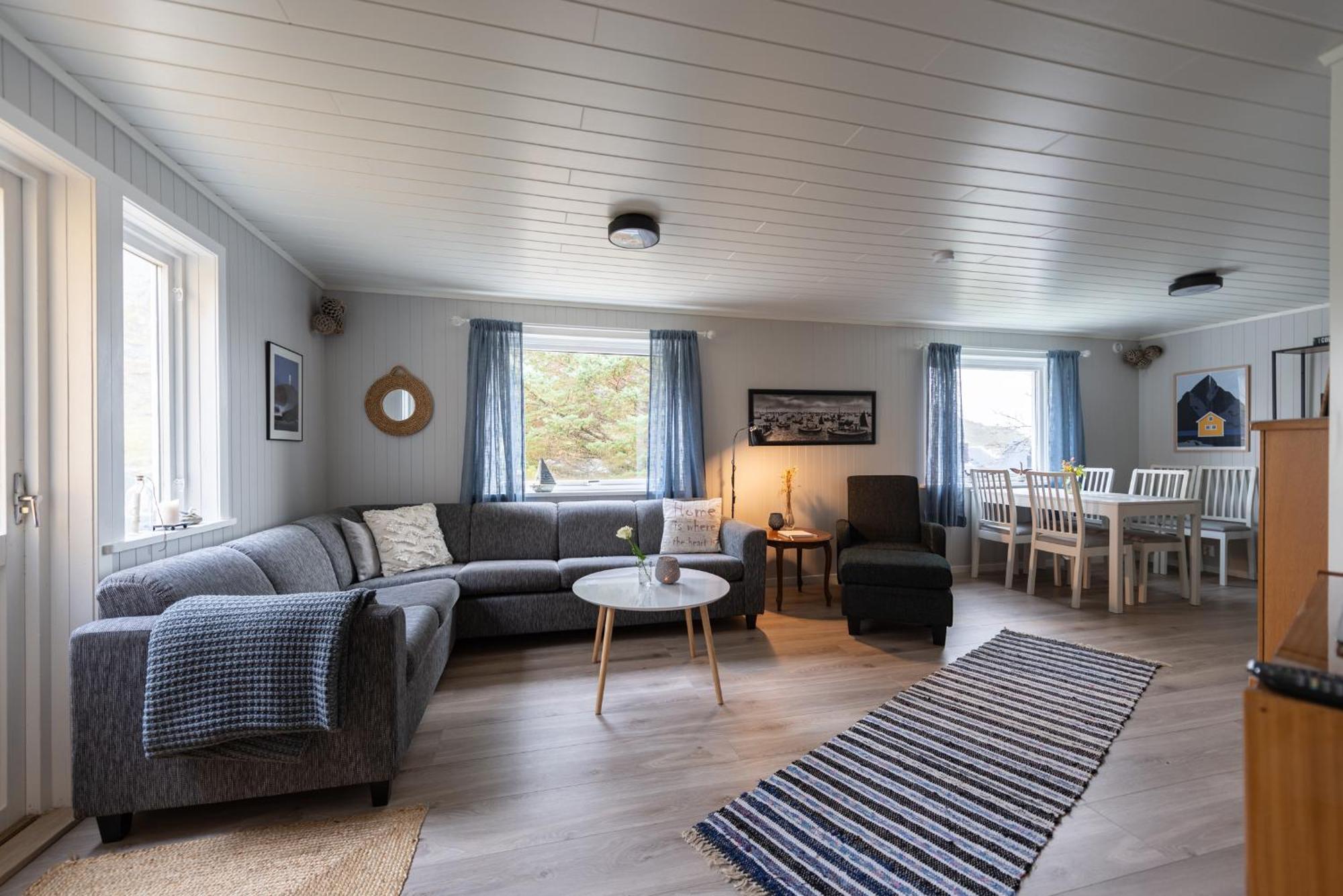 Cozy House By The Fjord In The Heart Of Lofoten ไรเนอ ภายนอก รูปภาพ