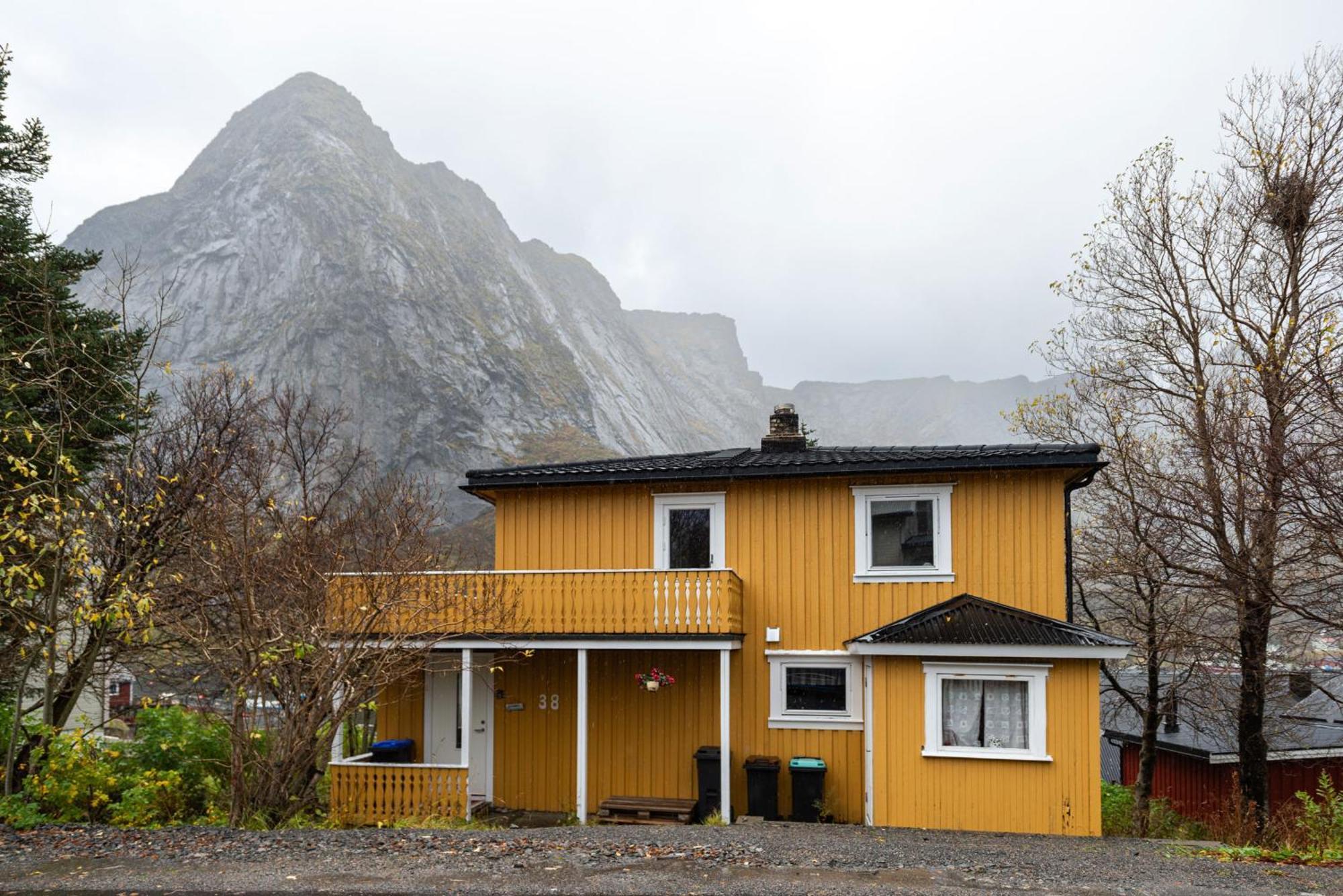 Cozy House By The Fjord In The Heart Of Lofoten ไรเนอ ภายนอก รูปภาพ